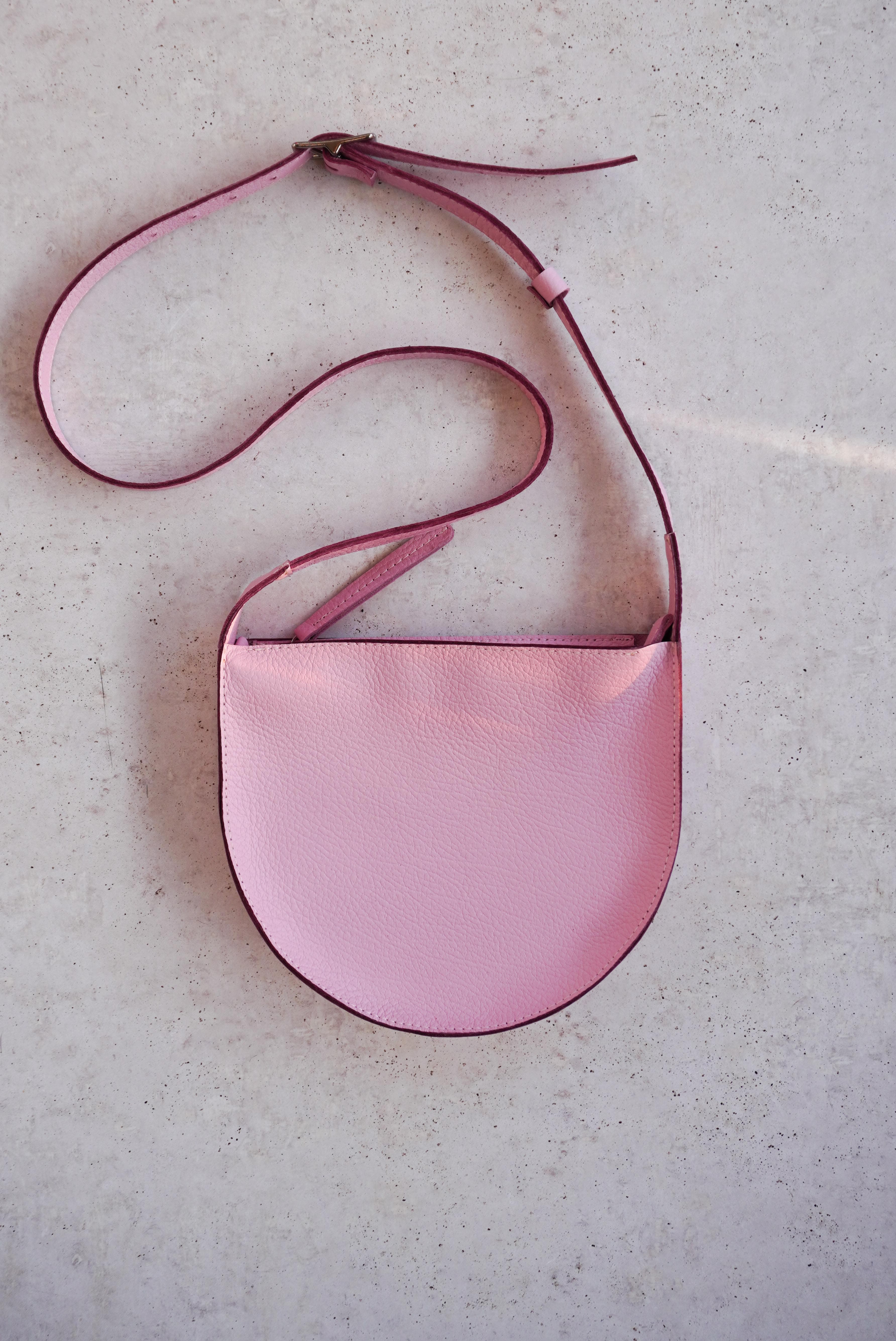 Mini kabelka Riva Minimal - lila textúra